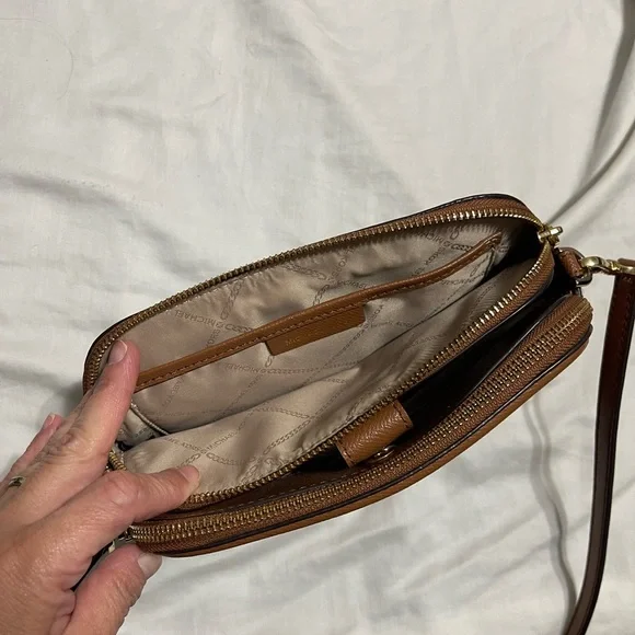 Michael Kors Brown Crossbody Bag Sleek Design - Picture 9 of 12